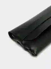 Черный футляр для очков