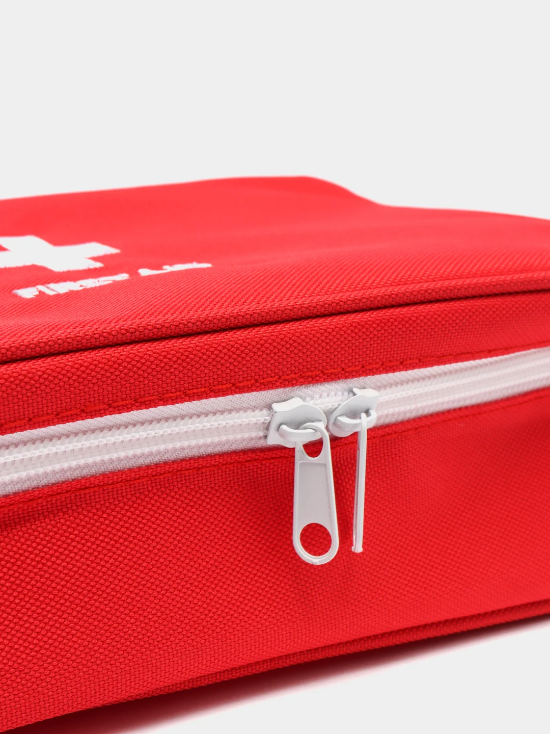 Красный аптечка дорожная FIRST AID