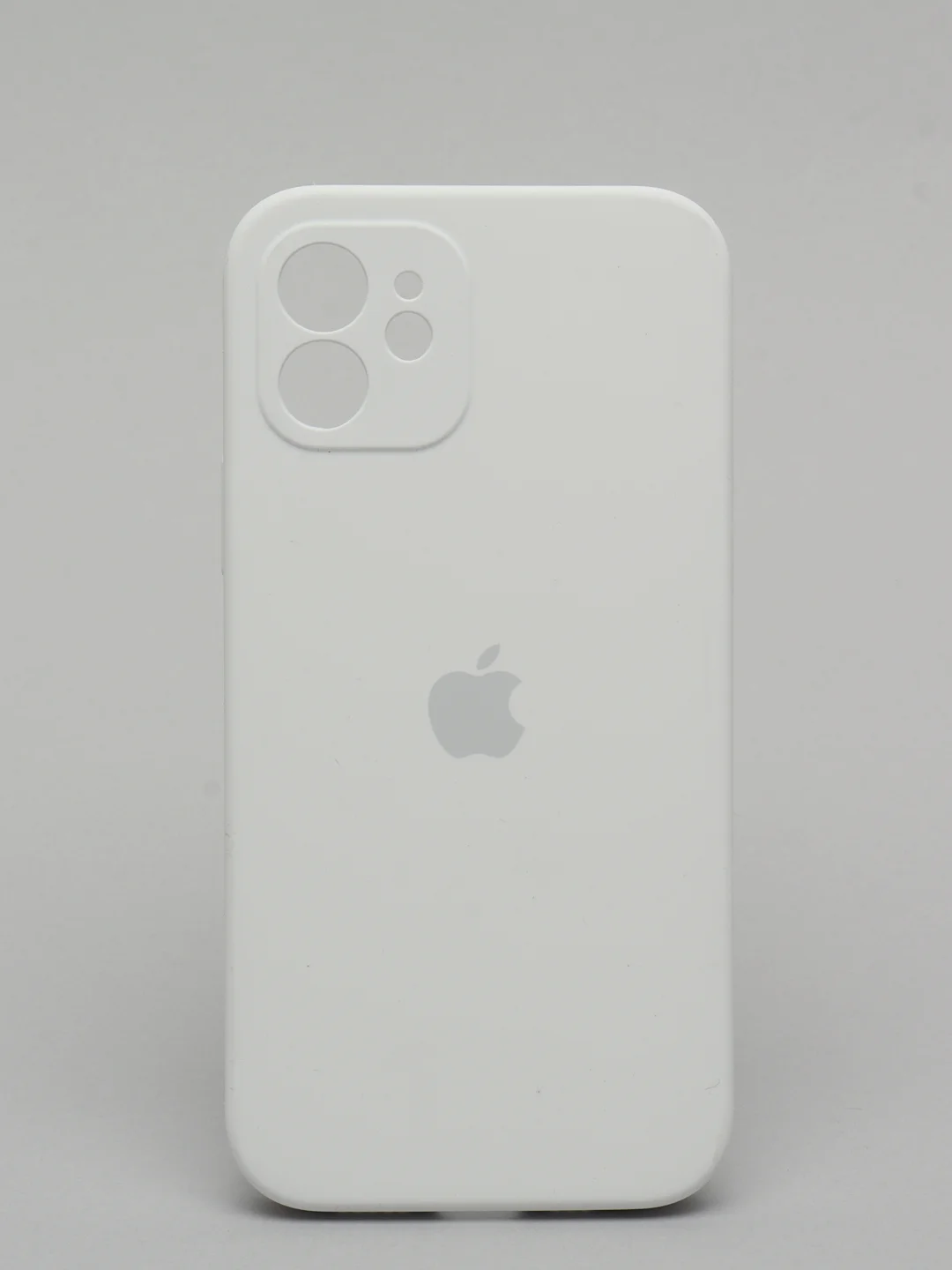 Белый силиконовый чехол iPhone 12, Silicone Case, с закрытым низом и защитой камеры