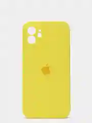Желтый силиконовый чехол iPhone 12, Silicone Case, с закрытым низом и защитой камеры