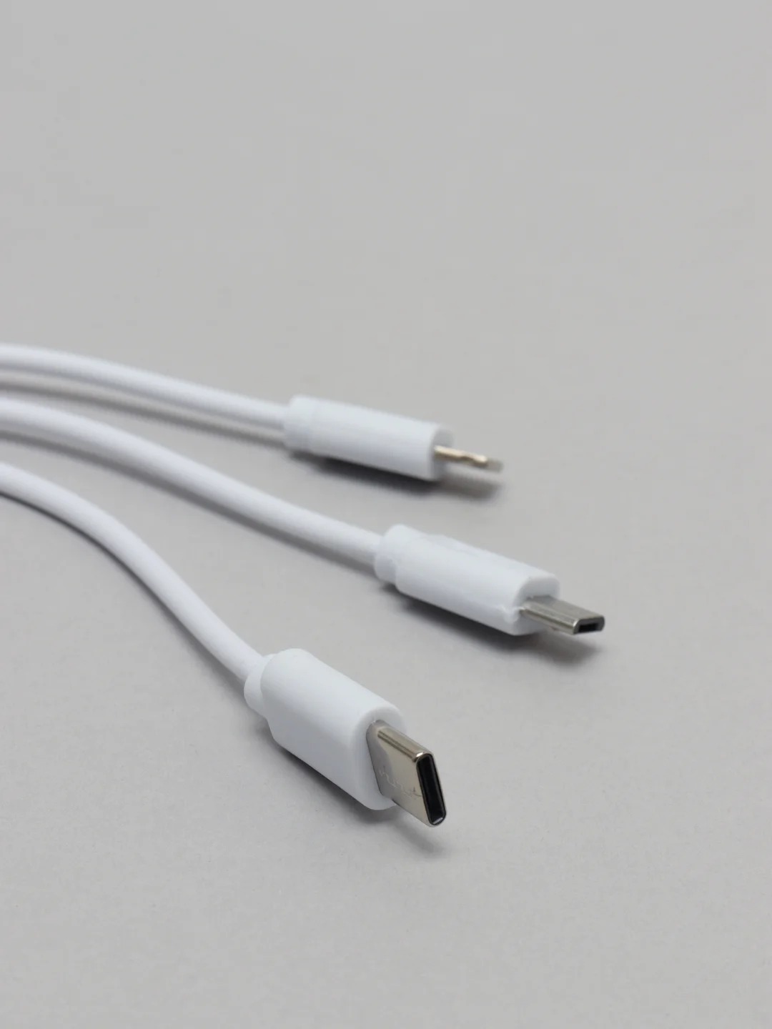 Белый кабель Lightning, Type-C, Micro USB 3в1