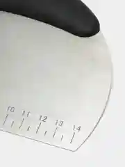 Черный шпатель кондитерский