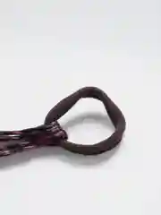 Фуксия резинка для волос с косичками