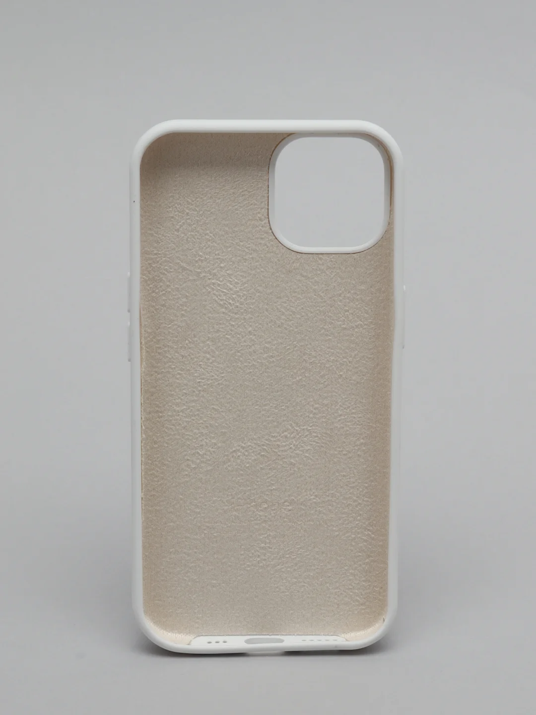 Белый чехол для iPhone 13 Silicone Case закрытый низ с логотипом