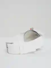 Белый женские наручные часы на силиконовом ремешке