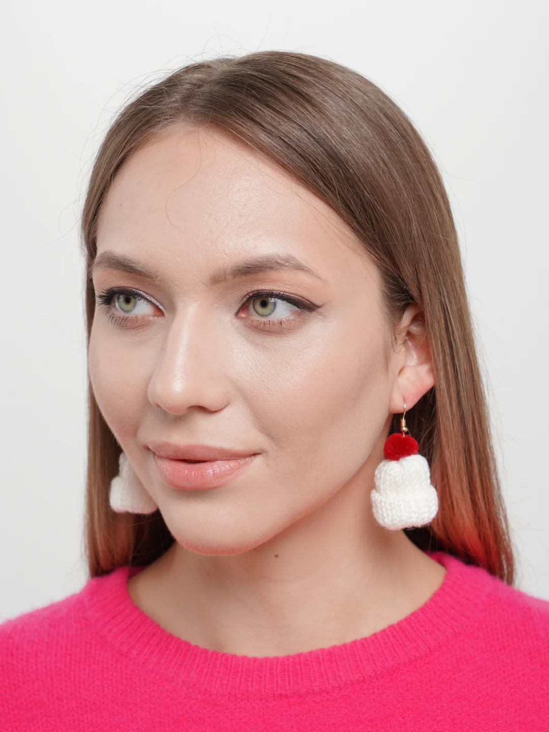 Белый серьги шапки, тапки