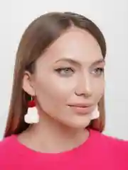 Белый серьги шапки, тапки