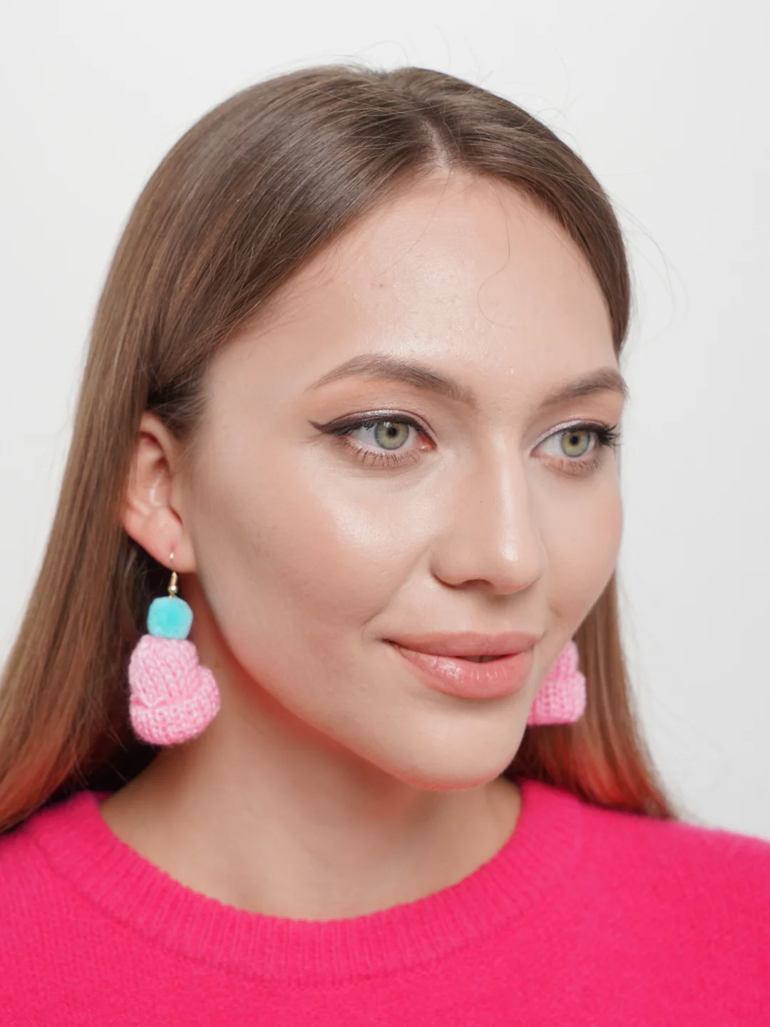Розовый серьги шапки, тапки