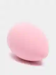 Розовый спонж для макияжа