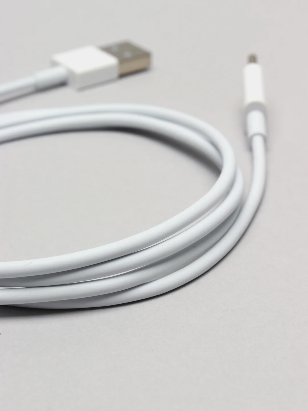 Белый кабель Lightning для iPhone 7, 8, X, 11, 12, 13, iPad, 1 метр, без упаковки