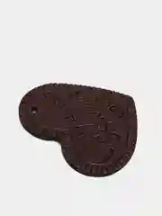 Коричневый аксессуар на брелок