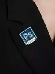 Металлический значок Adobe