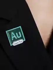 Металлический значок Adobe