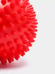 Красный мяч массажный
