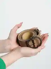 Бежевый ремень женский