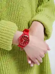 Красный женские наручные часы на силиконовом ремешке