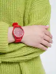 Красный женские наручные часы на силиконовом ремешке