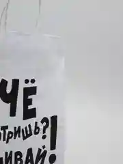 Приглушённый хаки пакет подарочный "На любой праздник", крафт упаковка, 47 видов с ручкой