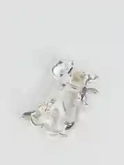 Белый брошь женская "Кошка"