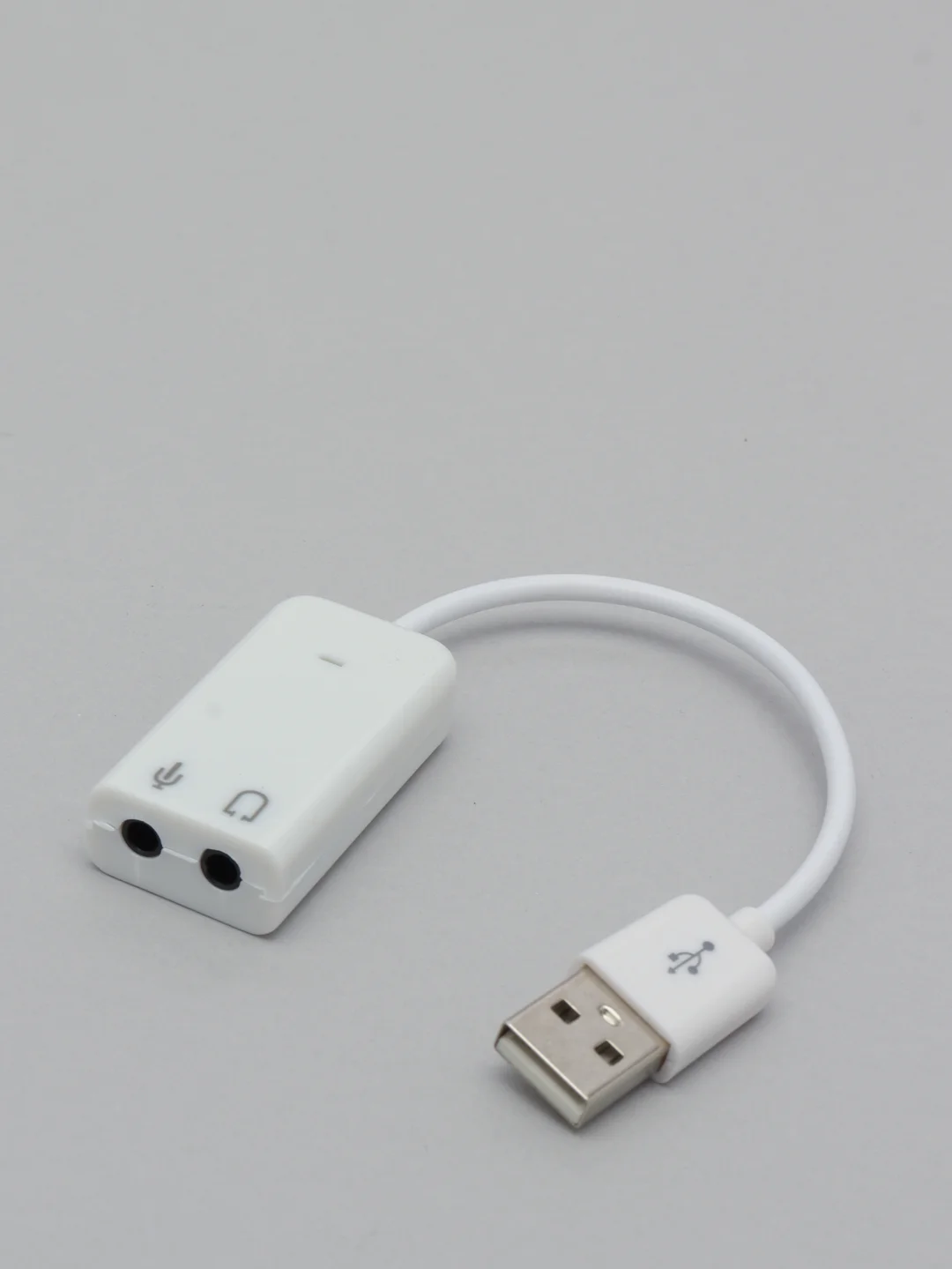 Белый аудио адаптер-переходник USB для микрофона, два разъема mini-jack 3.5 мм