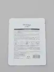 Красный тканевая маска для лица с природными компонентами, увлажняющая