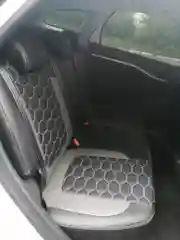 Модельные авточехлы на Lada Vesta с сотами 2