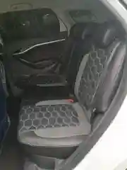 Модельные авточехлы на Lada Vesta с сотами 2