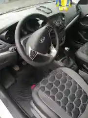 Модельные авточехлы на Lada Vesta с сотами 2