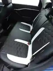 Модельные авточехлы на Lada Vesta, с сотами