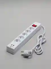 Сетевой фильтр duwi 5 гнезд  заземлением ПВС 3*0,75 1,5м, 10А/2,2кВт   2USB белый 32590 1