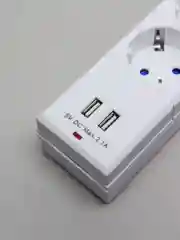 Сетевой фильтр duwi 5 гнезд  заземлением ПВС 3*0,75 1,5м, 10А/2,2кВт   2USB белый 32590 1