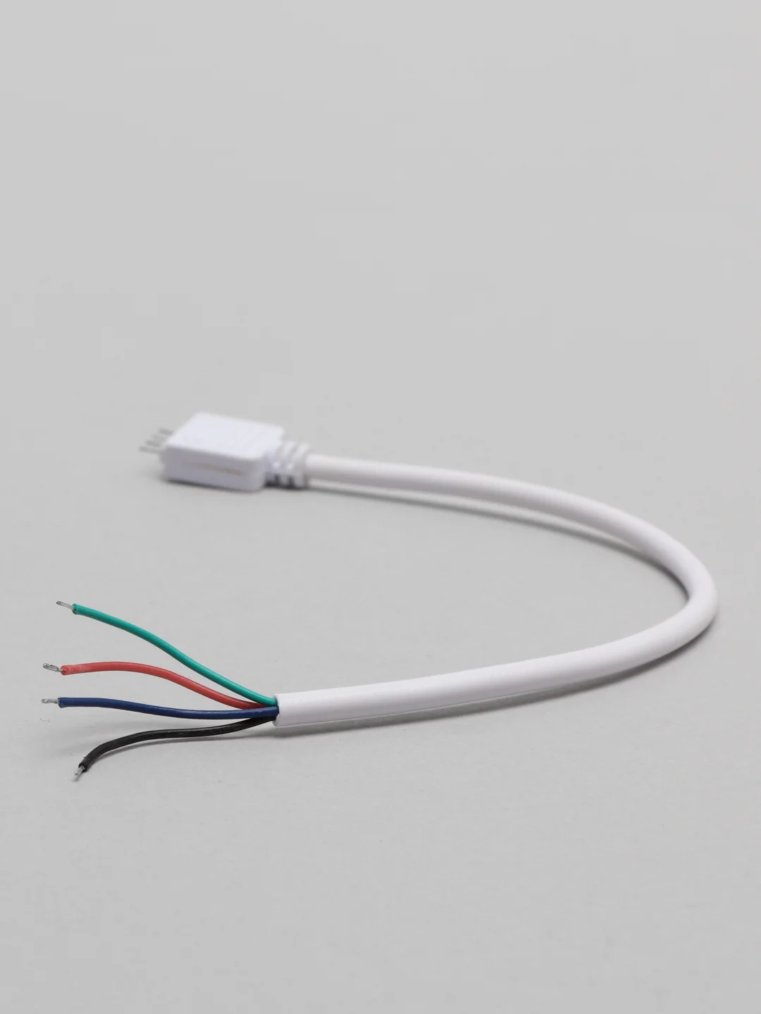 Коннектор выводной RGB 20 cm, 4-контактный разъем