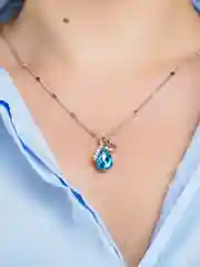 Цепочка с кулоном женская на шею голубого цвета