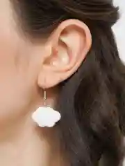 Белый серьги на крючках "Облако"