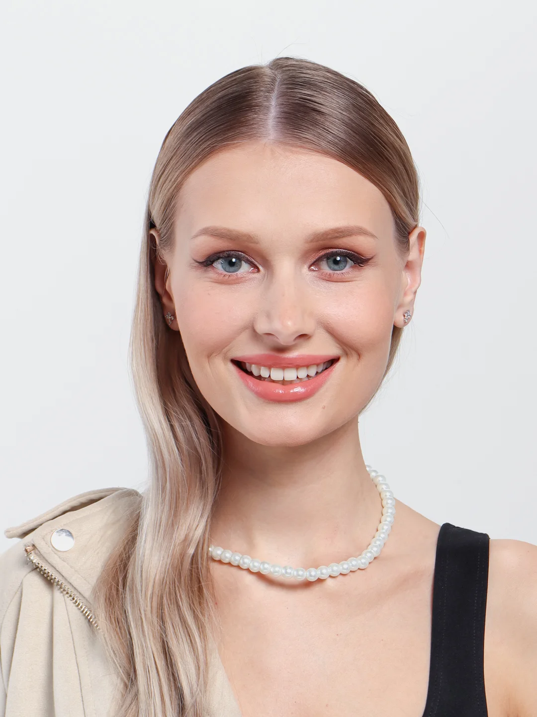 Белый бусы из искусственного жемчуга