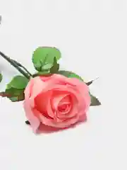 Розовый искусственный бутон розы