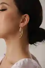 Яркие золотые и серебряные женские серьги геометрия