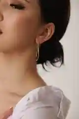 Золотой яркие золотые и серебряные женские серьги геометрия