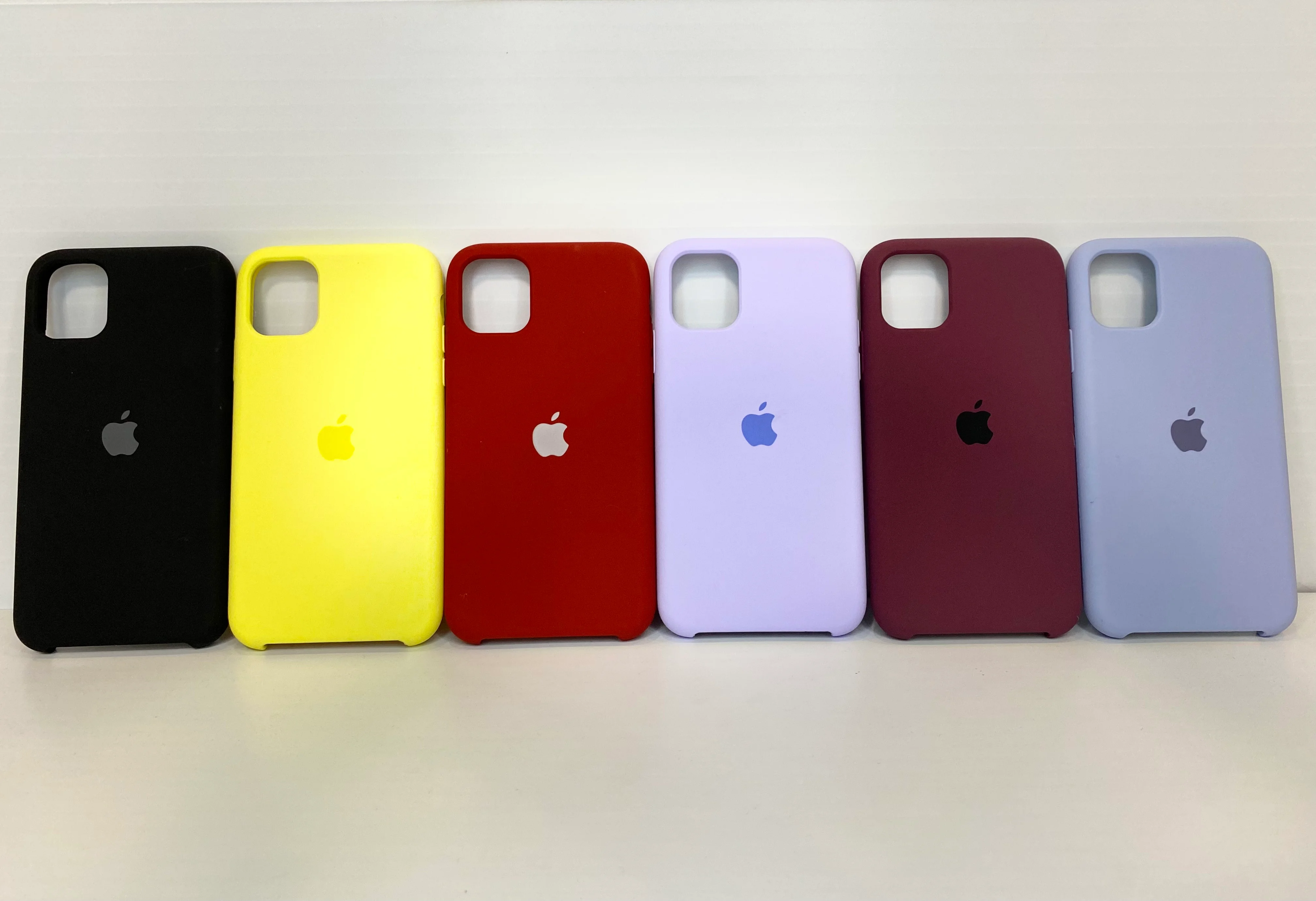 Чехлы на iPhone 11, 12, 12 Pro Silicone