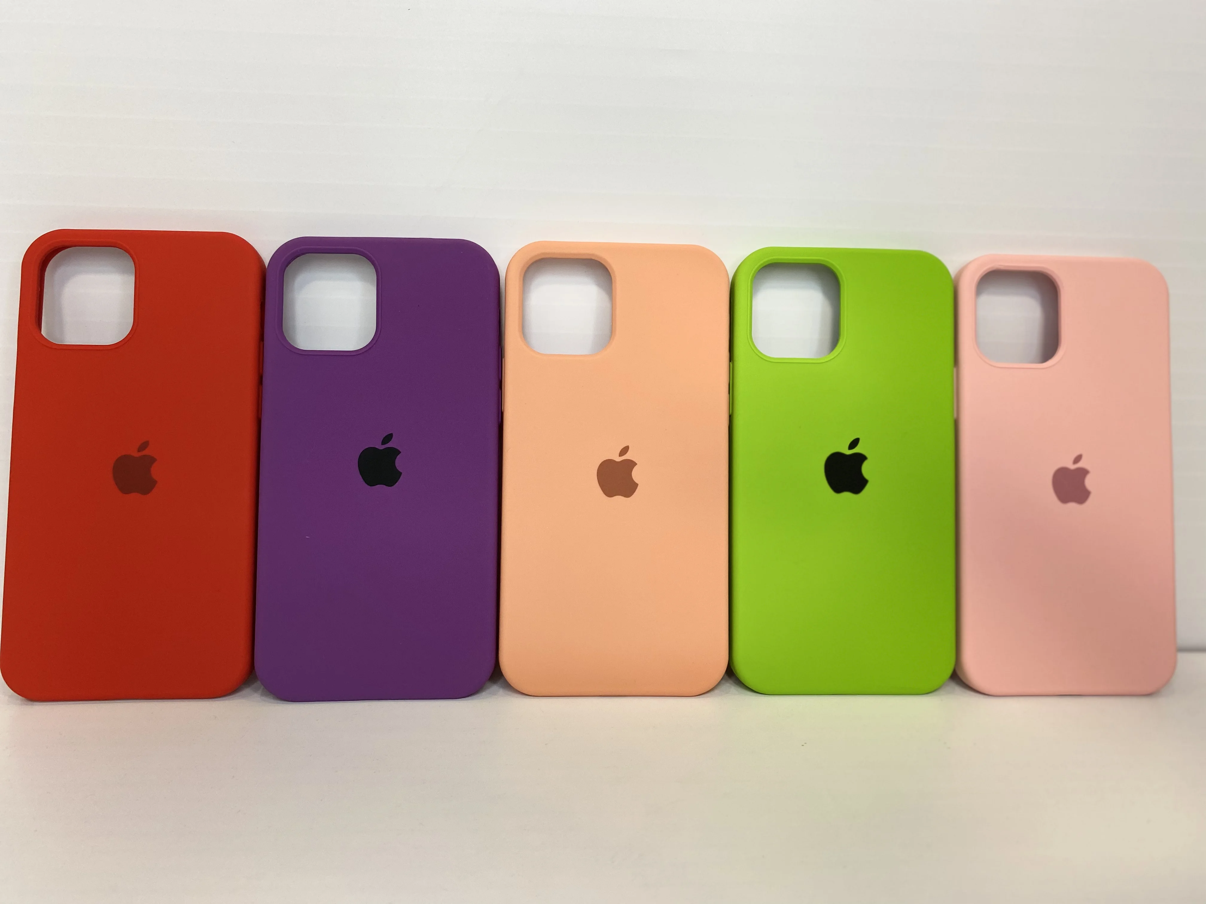 Чехлы на iPhone 11, 12, 12 Pro Silicone