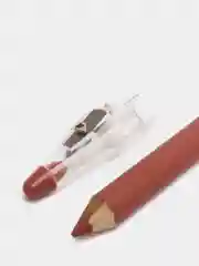 Багровый карандаш для губ матовый с точилкой
