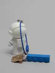 Лазурный брелок с космонавтом и подвесками, 4 цвета