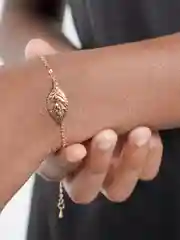 Вишнёвый браслет на руку женский