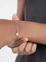 Белый браслет на руку женский