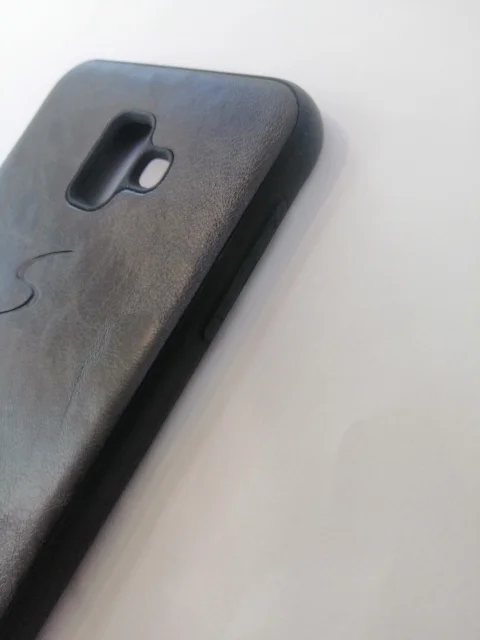 Алый силиконовый усиленный чехол Samsung J6 +(Plus)