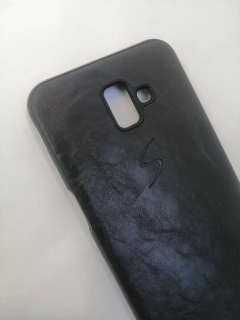 Алый силиконовый усиленный чехол Samsung J6 +(Plus)