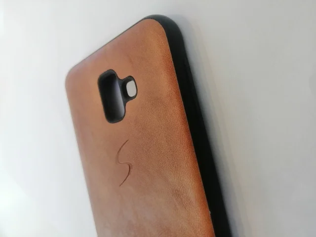 Алый силиконовый усиленный чехол Samsung J6 +(Plus)