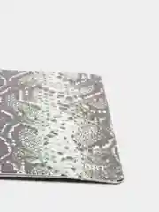 Черный обложка на паспорт