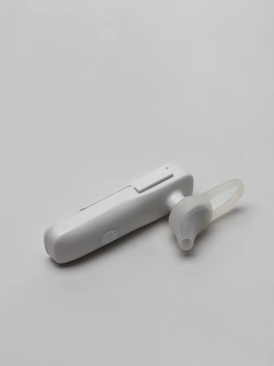 Белый bluetooth-гарнитура