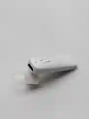 Белый bluetooth-гарнитура